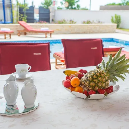 Charming Holiday With Swimming Pool In Pula *