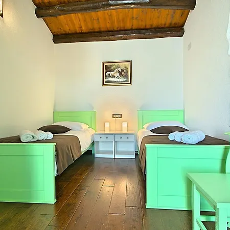 Charming Holiday With Swimming Pool In Pula בית נופש Ližnjan