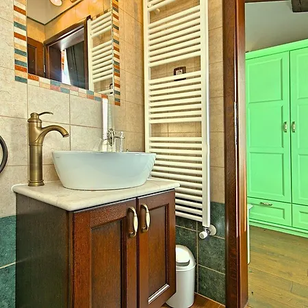 Charming Holiday With Swimming Pool In Pula בית נופש Ližnjan