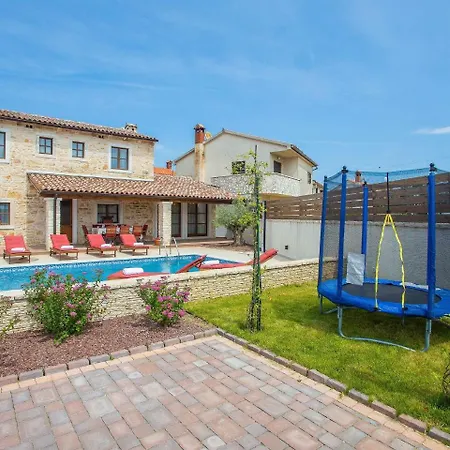 Charming Holiday With Swimming Pool In Pula *